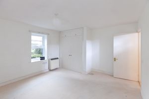 2/3 Hays Park_Bedrooom (1)- click for photo gallery